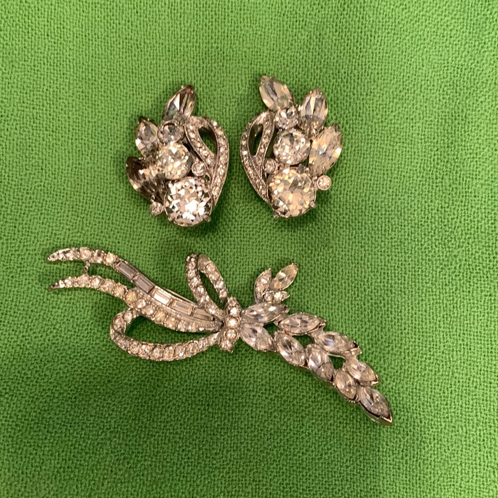 Vintage rhinestone jewelry brooch and earrings
